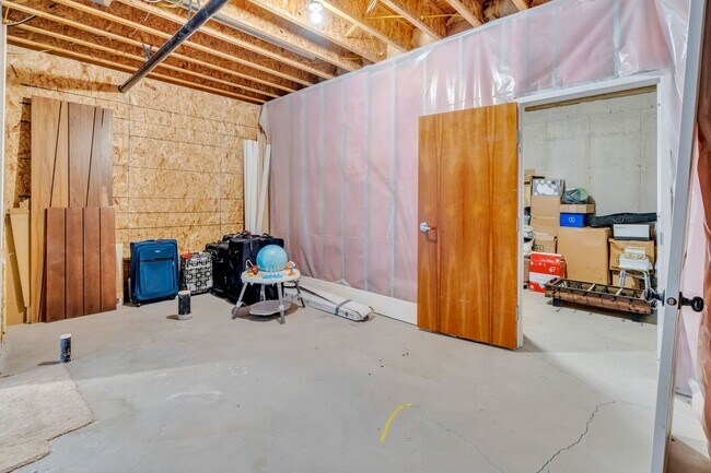 Building Photo - 2872 N Sorrel Dr