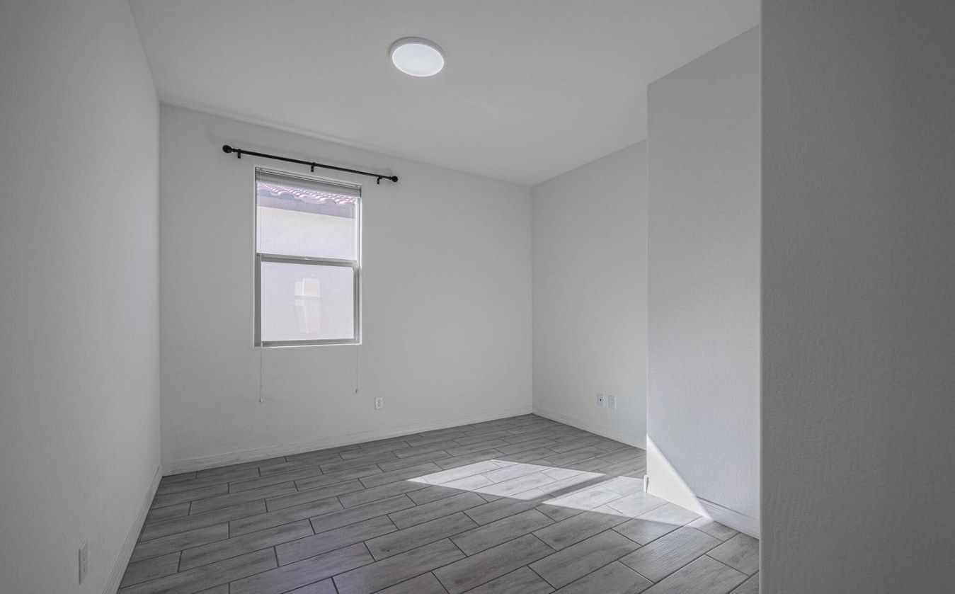 Building Photo - 5726 S 30th Gln