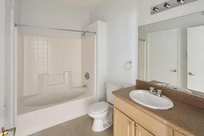 Building Photo - Great 2 Bed, 2 Bath First Story Condo In Northwest Vegas