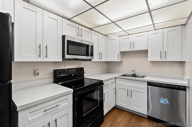 Building Photo - 3700 N Pine Island Rd