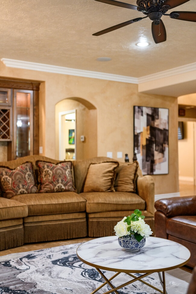 Building Photo - Elegant 5BR Furnished Estate with Pool & G...