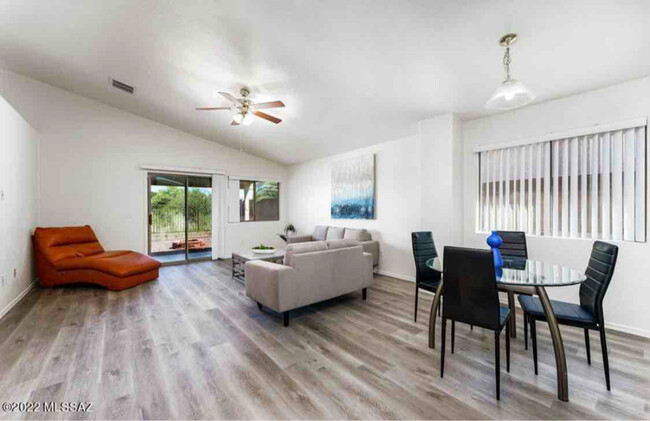 Building Photo - 667 S Painted River Way