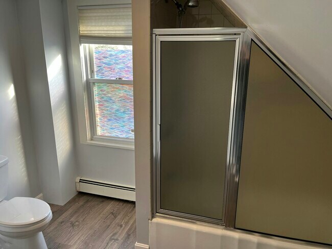 Building Photo - 18 Roundy St