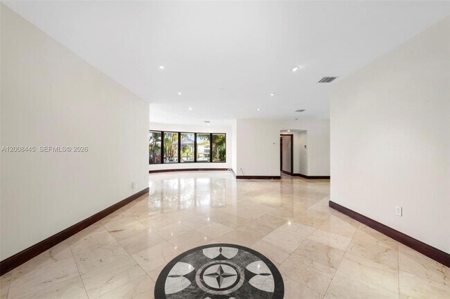 Building Photo - 540 S Shore Dr