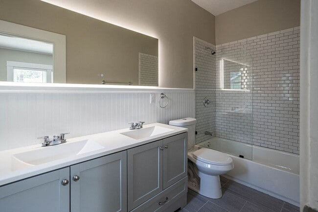 Building Photo - 20 Marion Ave