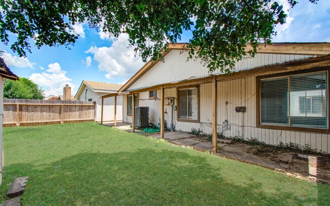 Building Photo - 6326 Briar Terrace Dr