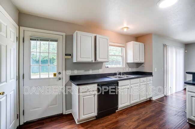 Building Photo - 4211 S Terrace View St