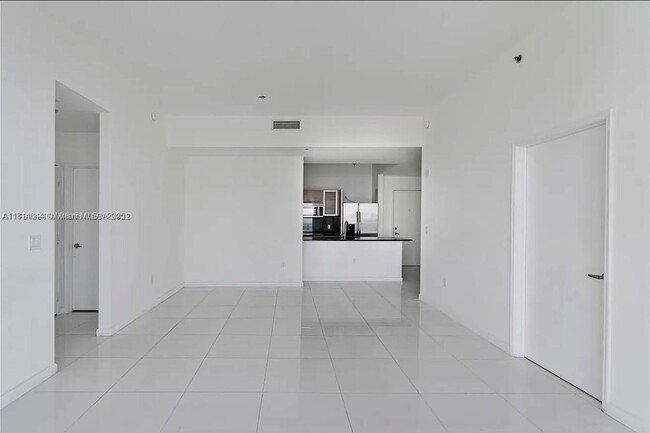 Building Photo - 950 Brickell Bay Dr