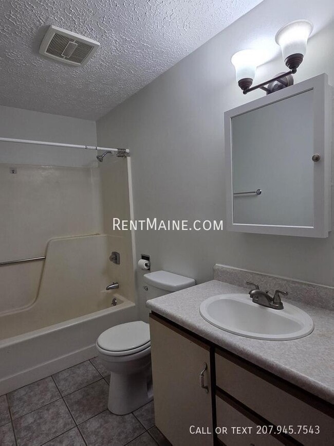 Building Photo - 2 Hartley St