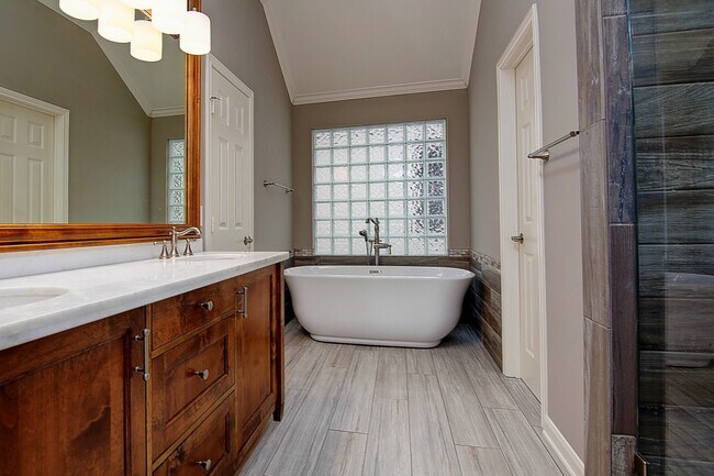 Building Photo - 1408 W Webster St