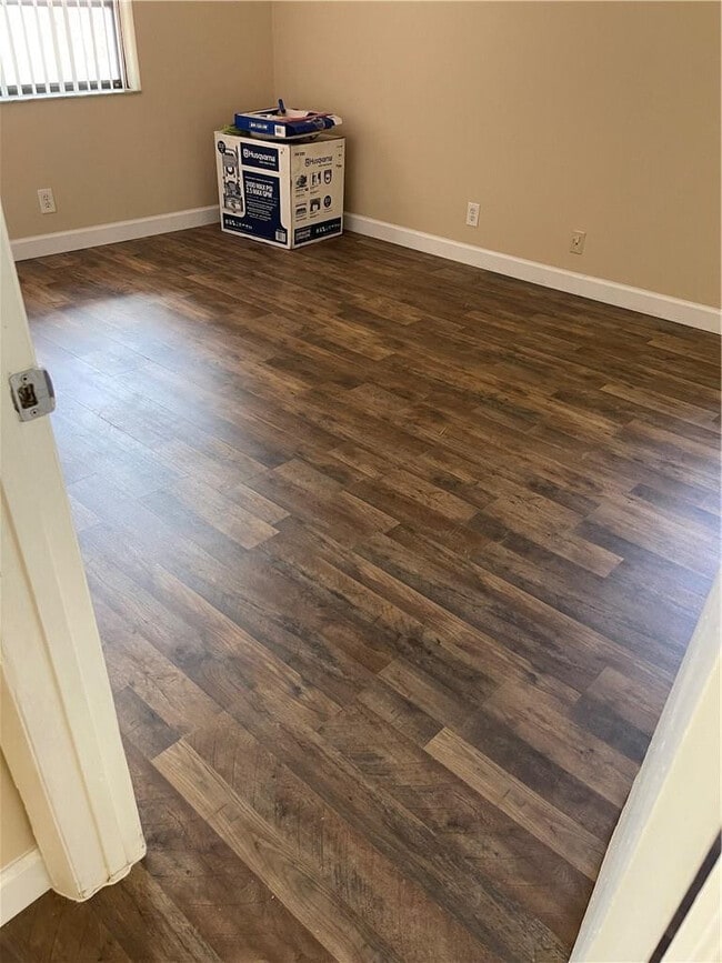 Building Photo - 5512 N Park Rd