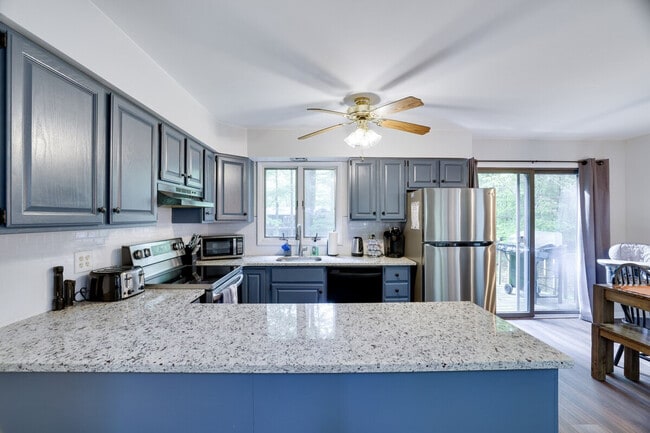 Building Photo - 141 Tommy's Ln