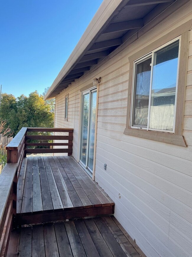 Building Photo - 3 BED 2 BATH IN SHASTA LAKE