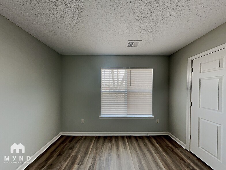 Building Photo - 5551 W Avalon Dr