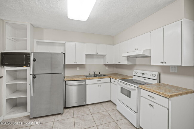 Building Photo - 1137 Delmar Terrace