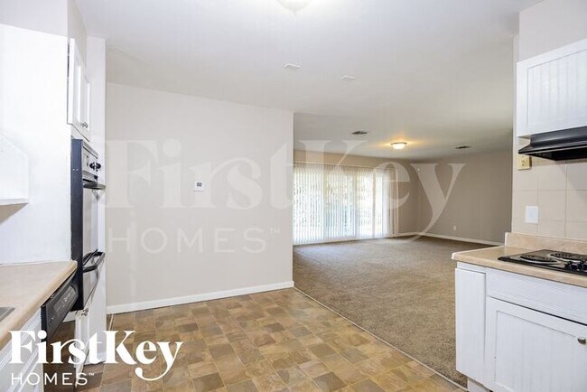 Building Photo - 3625 Brookstone Dr