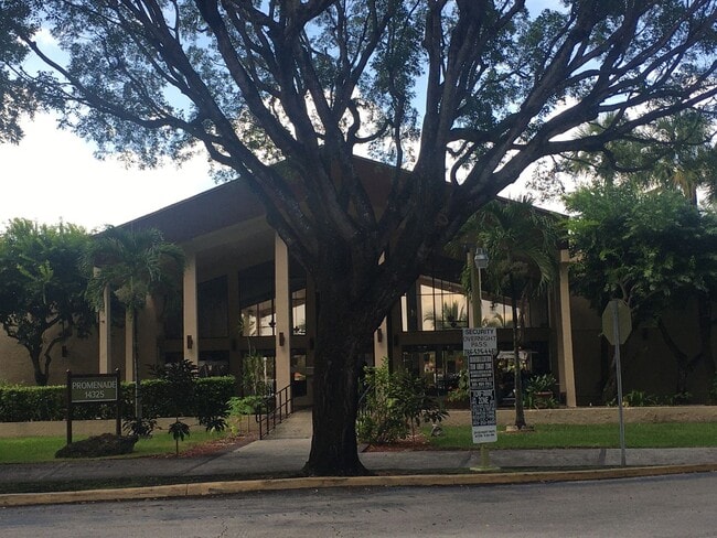 Building Photo - PROMENADE AT KENDALE LAKES - 1 BEDROOM /1 ...