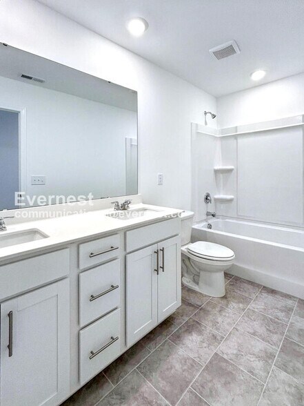 Building Photo - 44 Regal Gdns Ct