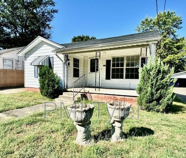 Building Photo - 313 S Boon Ave