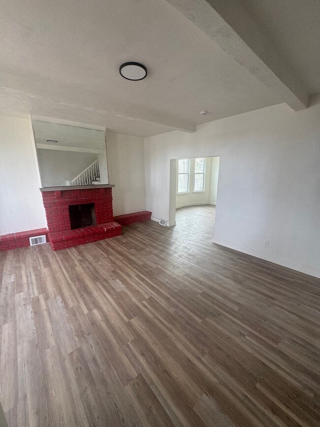 Building Photo - 2310 Jenny Lind St