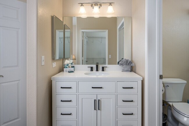 Building Photo - 5335 E Shea Blvd