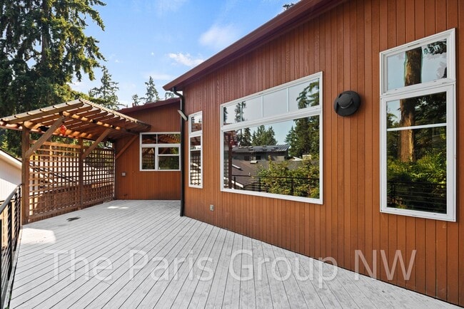 Building Photo - Extraordinary Custom Enatai Home *4min to DT Bellevue *High End Finishes * Central AC *EV Charger