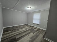 Building Photo - 1325 Wenlon Dr