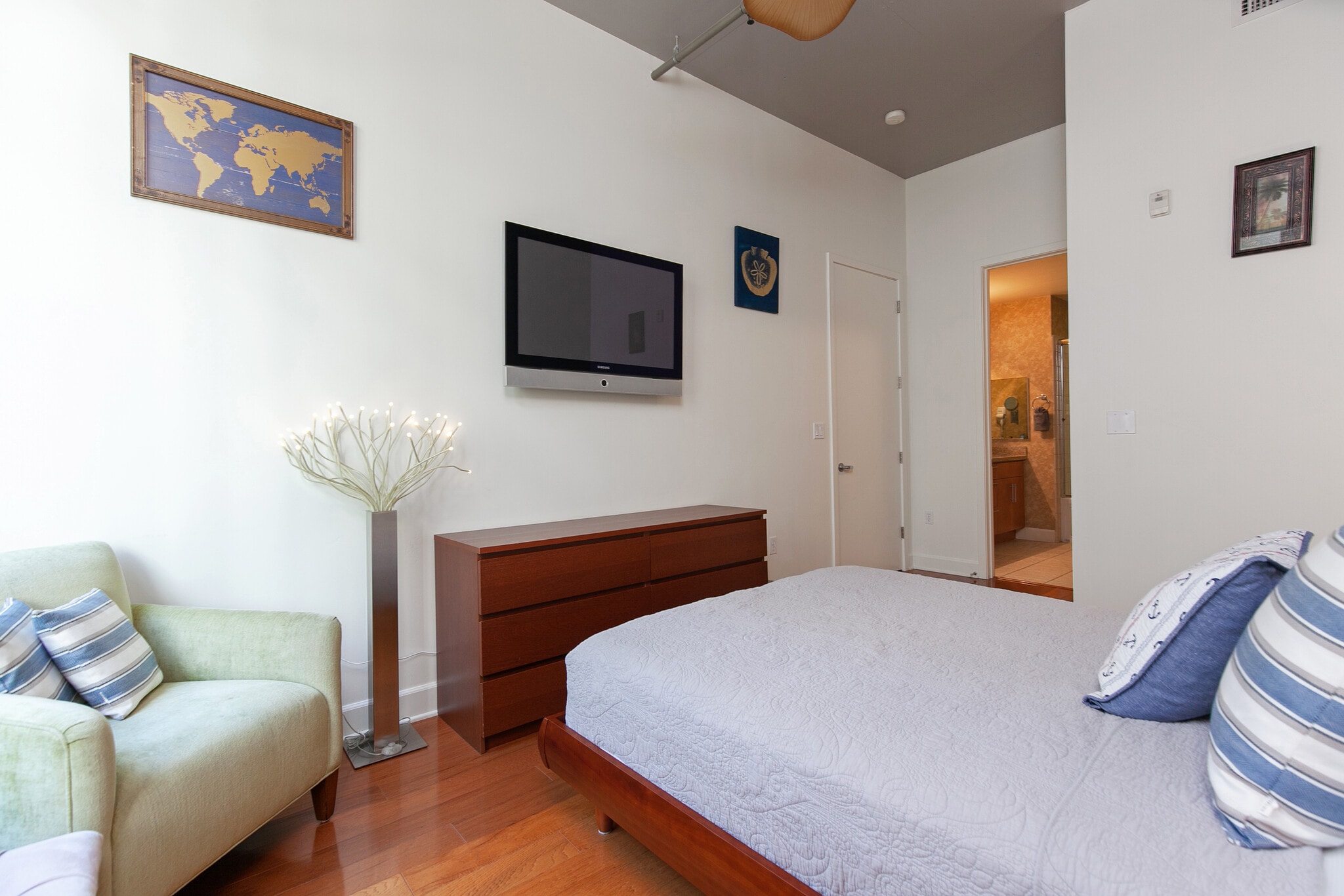 Building Photo - 1050 Island Ave