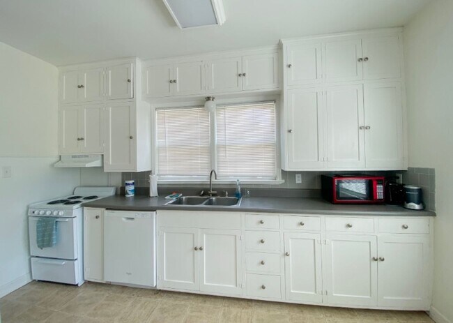 Building Photo - 1815 Laramie St