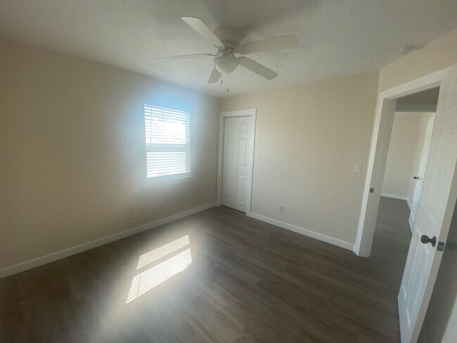 Building Photo - Expansive, Custom Home on East Bay!