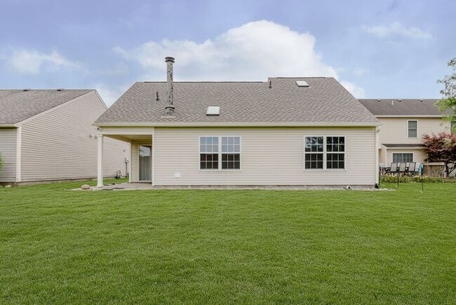 Building Photo - 9249 Crossing Dr