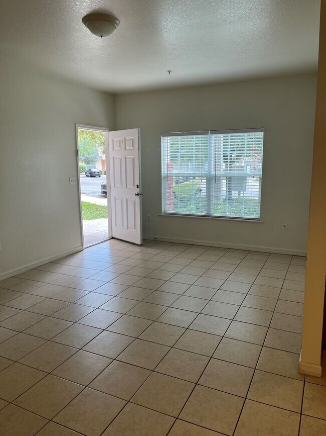 Building Photo - 1573 NW 29 Rd