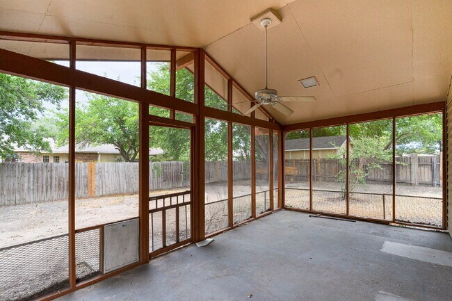 Building Photo - Great Entertaining Spaces!