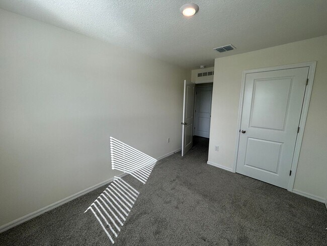 Building Photo - 8243 SW 67th Ave