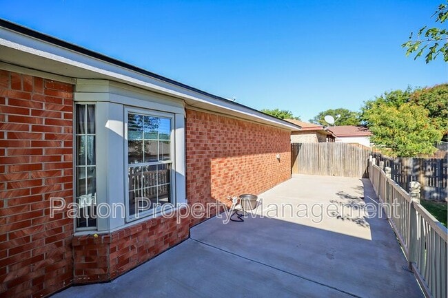 Building Photo - 2905 Salem Dr