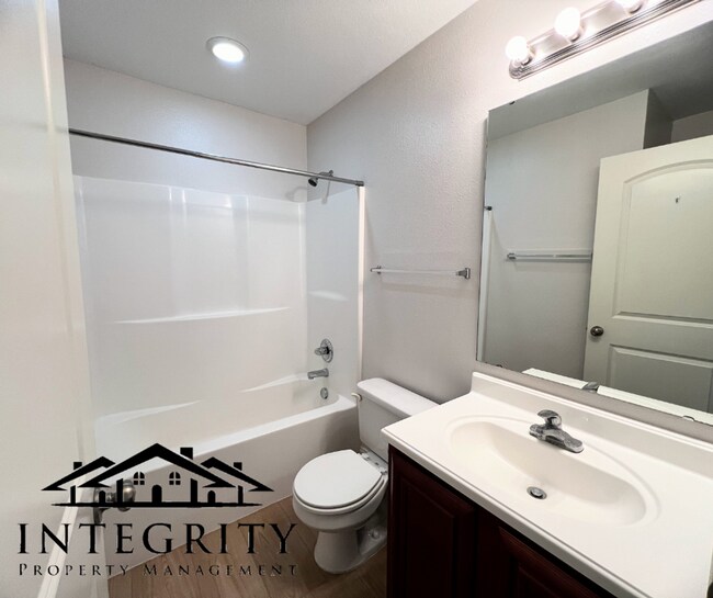 Building Photo - Fenced home close to West Gate of FLW!