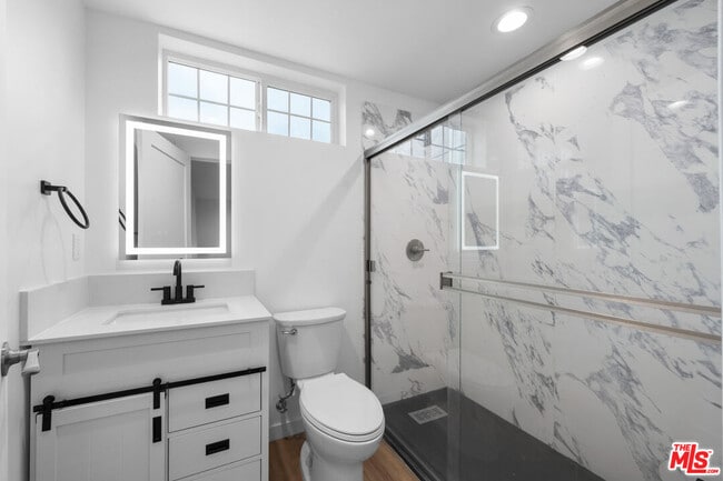 Building Photo - 1535-1538 N Kingsley Dr