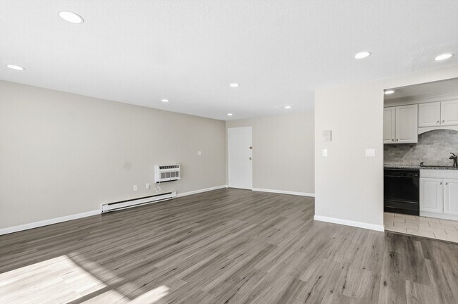 Building Photo - 18 Fountain Ln