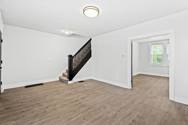 Building Photo - Spectacular 3 bedroom home in Carrick available June 15!