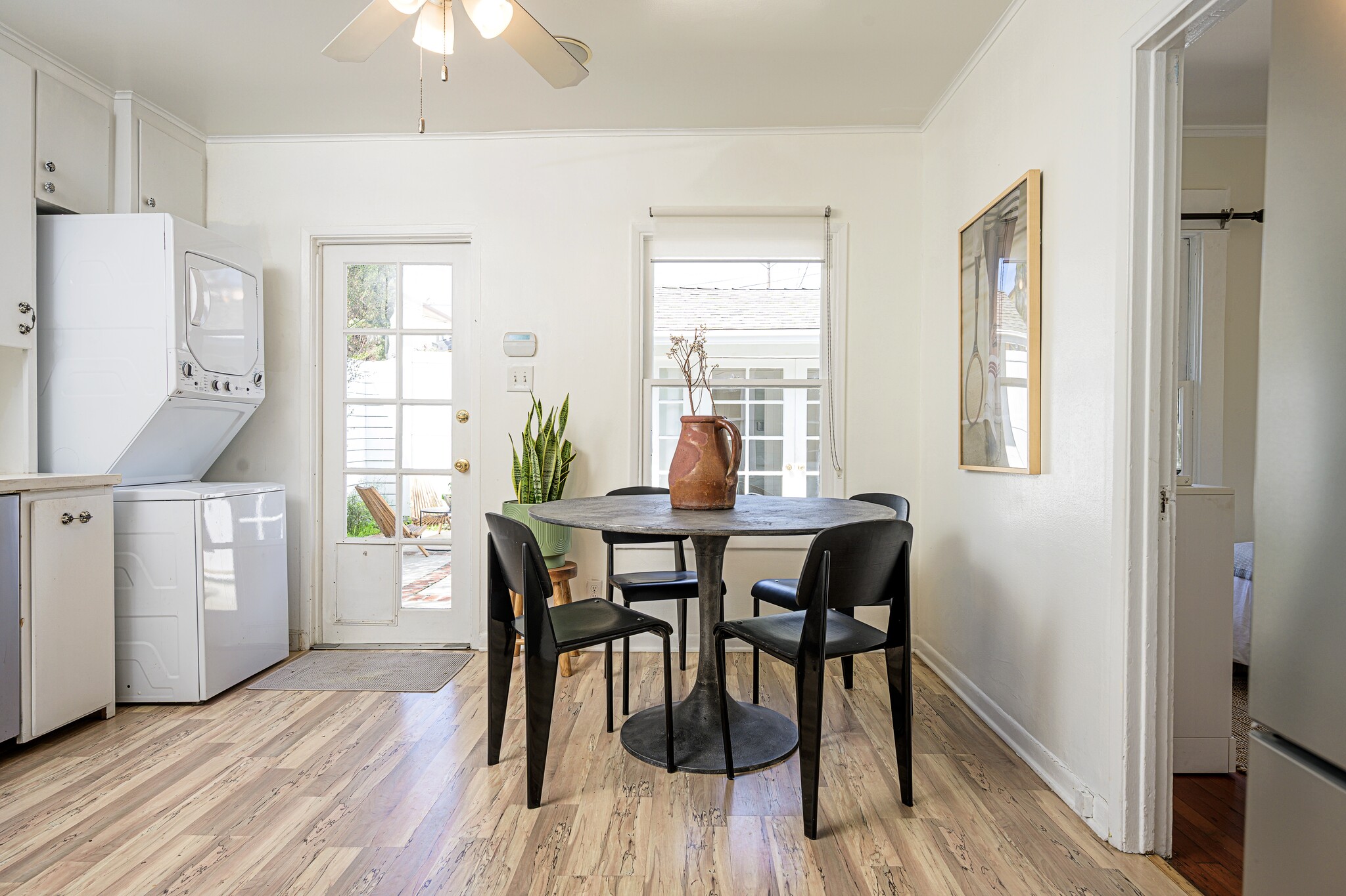 Dining area - 2213 Arizona Ave