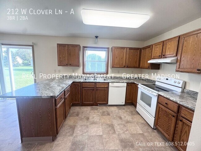 Building Photo - 212 W Clover Ln