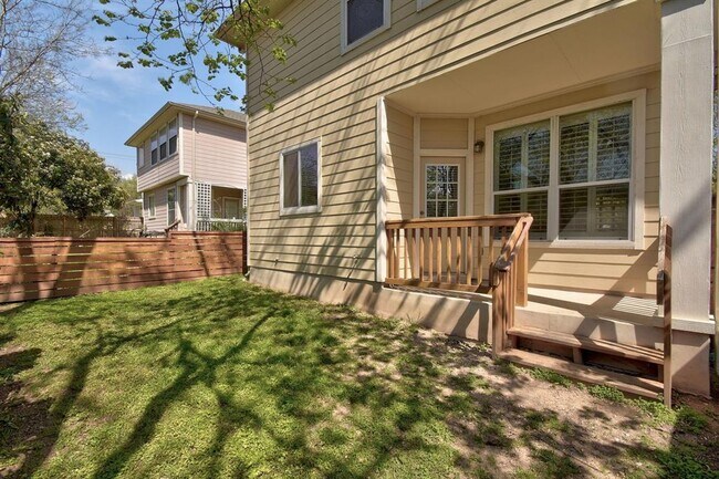 Building Photo - 1821 Village Oak Ct