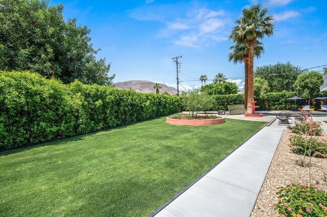 Building Photo - 43795 Acacia Dr