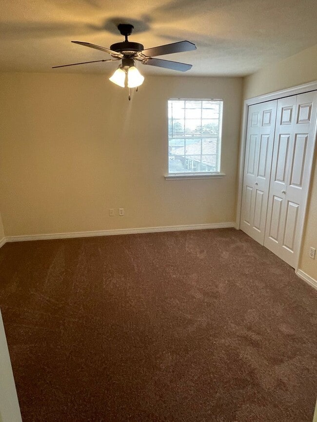 Building Photo - 2BD/1.5BA Unit in Quiet Complex! Both Bedrooms Upstairs w/ Full Bath