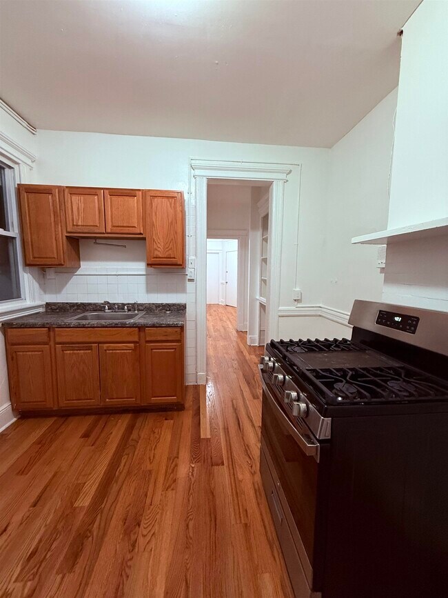 Building Photo - 110 Duncan Ave