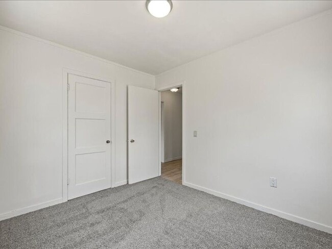 Building Photo - 1306 Putnam St