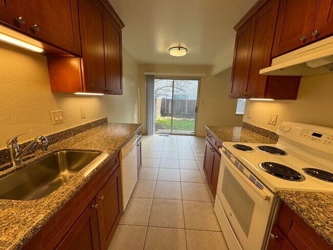 Building Photo - Pinehurst Ave 412-414