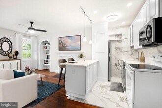 Building Photo - 704 S Washington Square