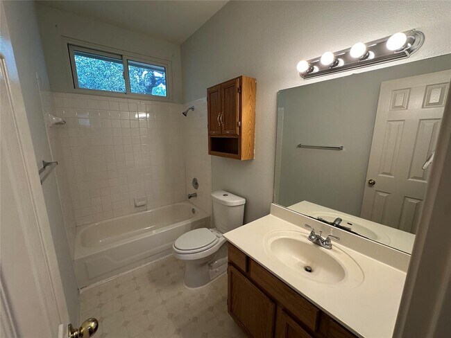 Building Photo - 1603 Azalea Dr