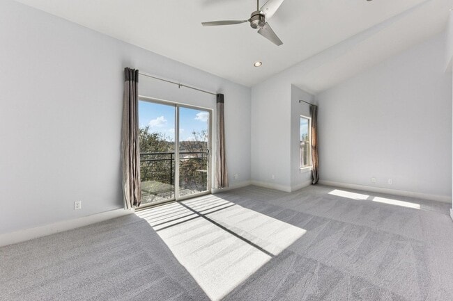 Building Photo - 8110 RANCH ROAD 2222